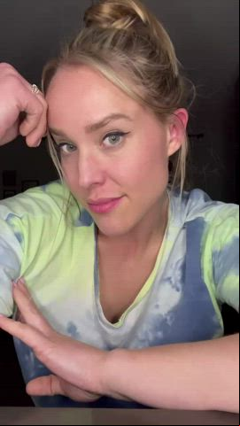 blondy breasts Bouncing boobs Flashing Hotwife MILF Natural boobs melons Titty Drop Porn GIF