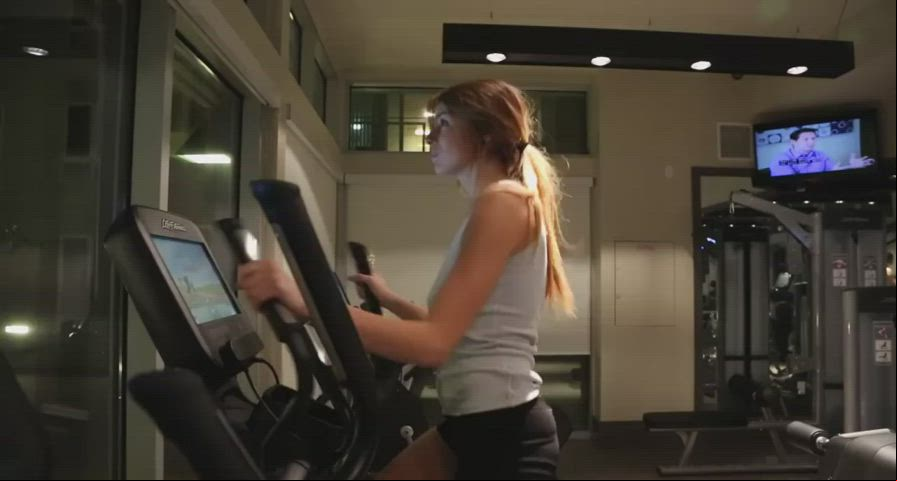 Babe Exhibitionism Exhibitionist Fitness Flashing Gym Public Smile Porn GIF